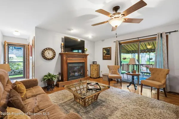 1307 Oakmont RD, Clarks Summit, PA 18411