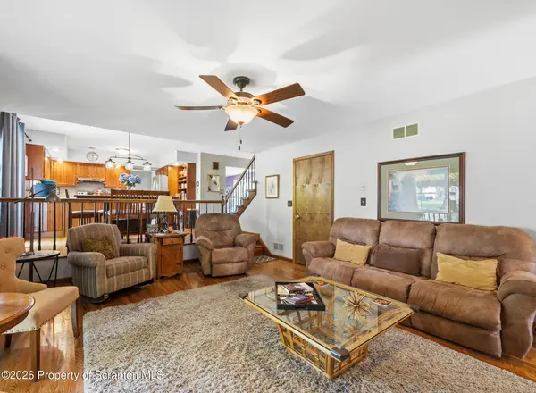 1307 Oakmont RD, Clarks Summit, PA 18411