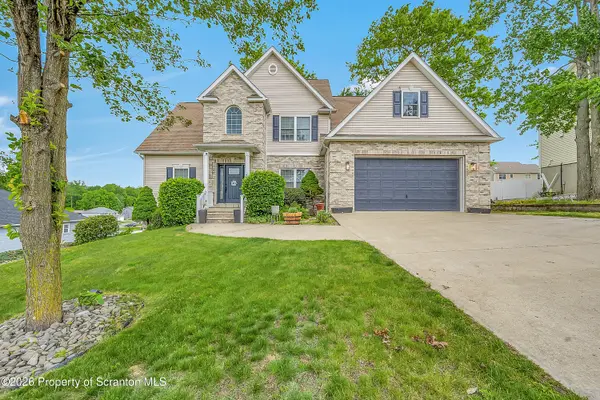 204 Red Oak DR, Olyphant, PA 18447