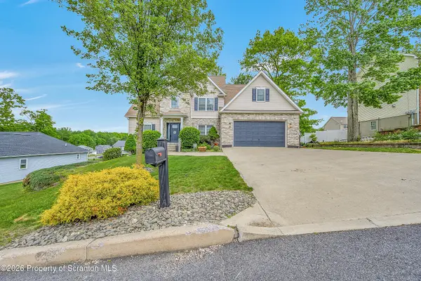 204 Red Oak DR, Olyphant, PA 18447