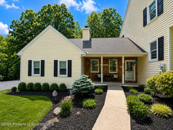 121 Wyndham DR, Cresco, PA 18326