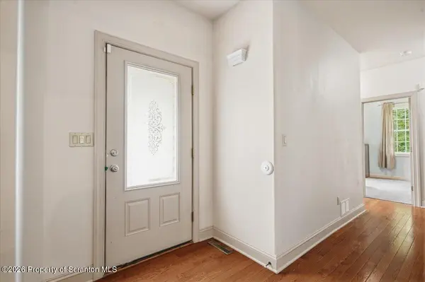 99 Hilltop RD, Waverly Twp, PA 18414