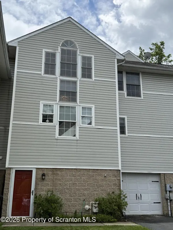22 Allenberry DR, Hanover Twp, PA 18706