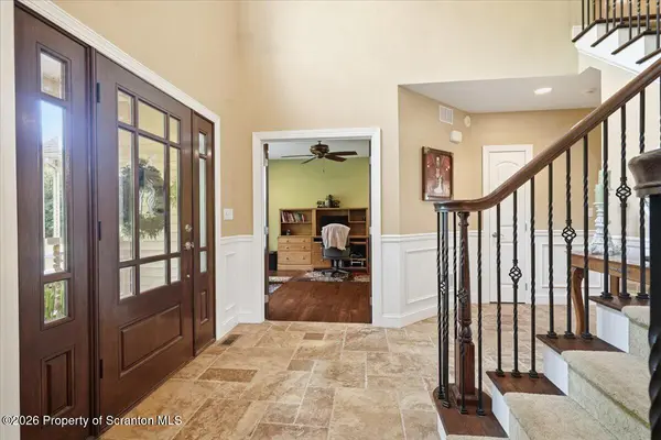 1030 Scenic DR, Clarks Summit, PA 18411