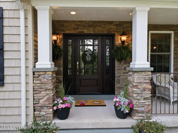 1030 Scenic DR, Clarks Summit, PA 18411