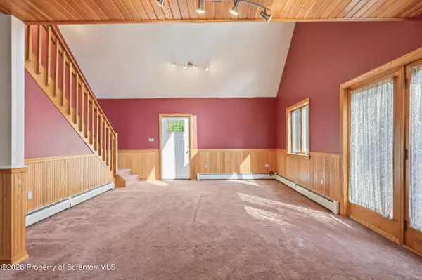 140 Sunset ST, Greenfield Twp, PA 18407