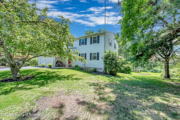 504 Old Colony RD, South Abington Twp, PA 18411