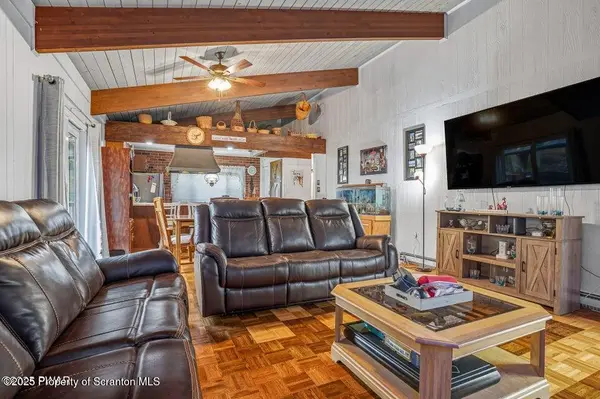 1045 Mountain Top DR, Lake Ariel, PA 18436