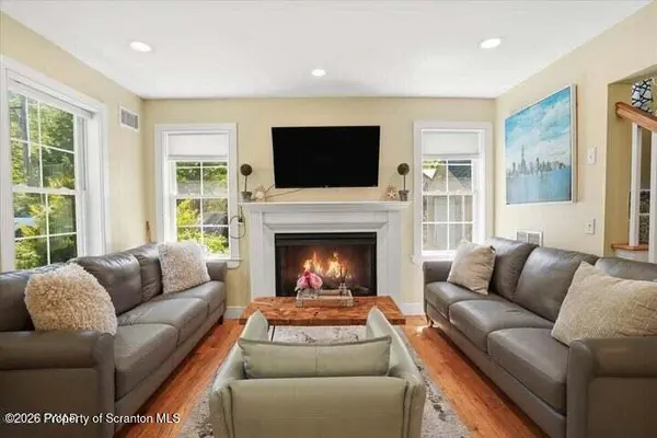 142 Wallenpaupack DR, Greentown, PA 18426