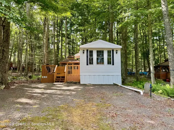 35 Cedar DR, Covington Twp, PA 18424