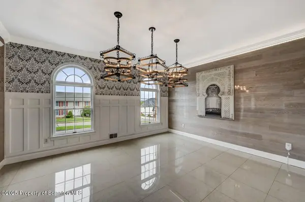 105 Crossgate DR, South Abington Twp, PA 18411