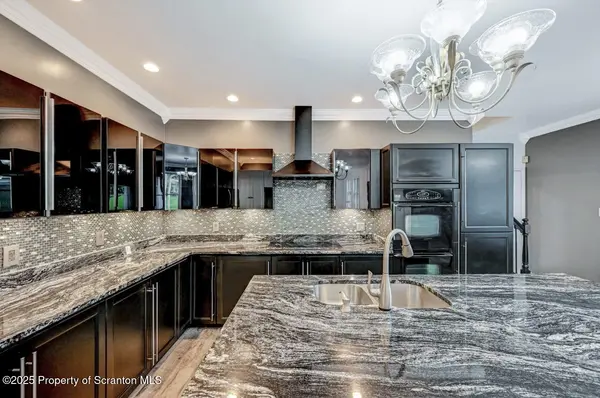 105 Crossgate DR, South Abington Twp, PA 18411