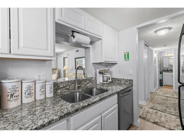 9867 E Peakview #E1, Englewood, CO 80111