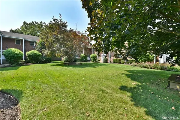 295 Merrick RD #4A, Amityville, NY 11701