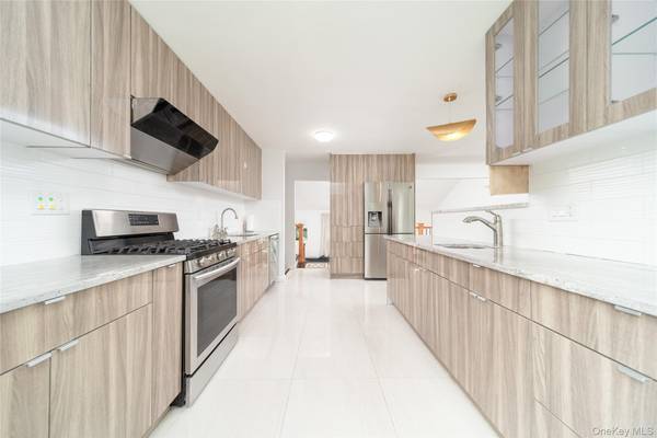 1 Horizon RD, Great Neck, NY 11020