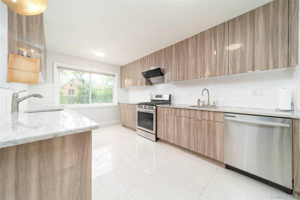 1 Horizon RD, Great Neck, NY 11020