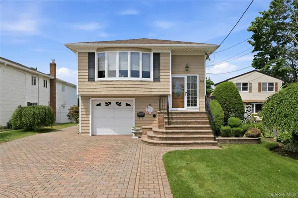 504 Staples ST,  Farmingdale,  NY 11735