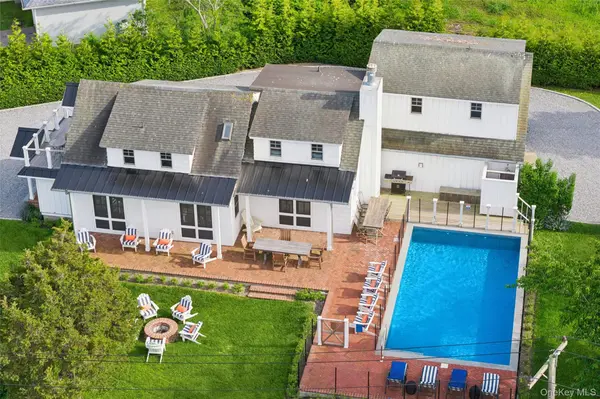 87 Foster AVE, Hampton Bays, NY 11946