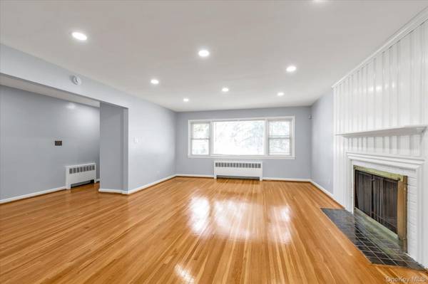 49 Middlecamp RD, Westbury, NY 11590