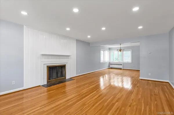 49 Middlecamp RD, Westbury, NY 11590