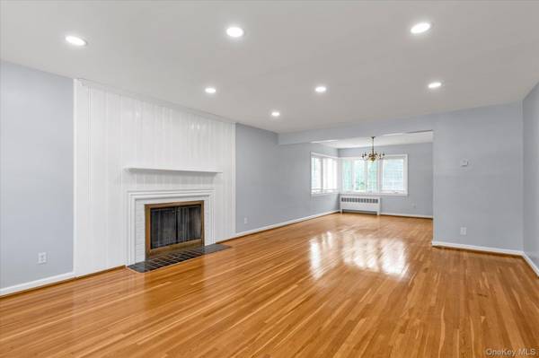 49 Middlecamp RD, Westbury, NY 11590