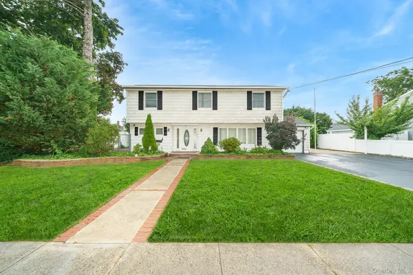 195 N Albany AVE, Massapequa, NY 11758