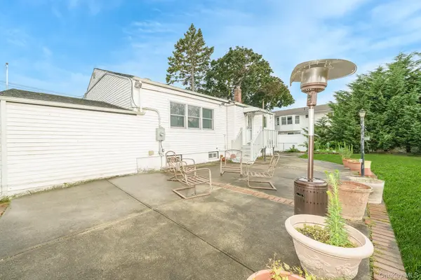 195 N Albany AVE, Massapequa, NY 11758
