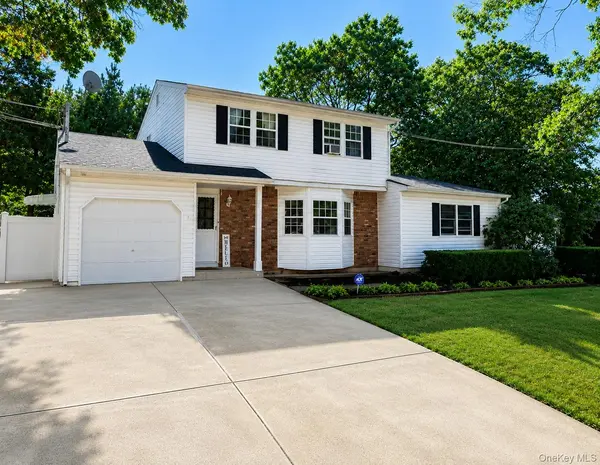 250 Clarice BLVD, Holbrook, NY 11741
