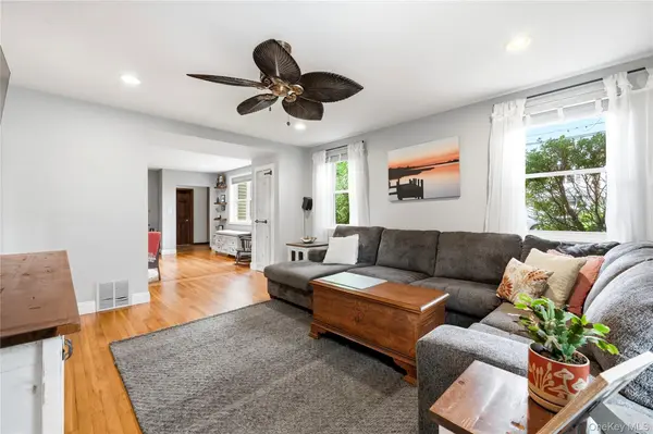 178 New Hampshire AVE, Massapequa, NY 11758