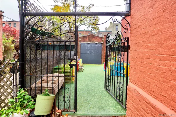 88 Midwood ST, Brooklyn, NY 11225