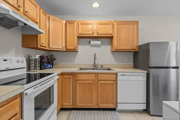 203 Alexandra CT, Carmel, NY 10512