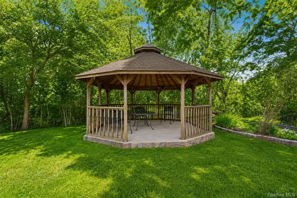 11 Hillside CT, Suffern, NY 10901