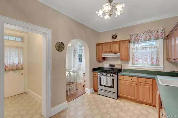 7718 86th ST, Glendale, NY 11385