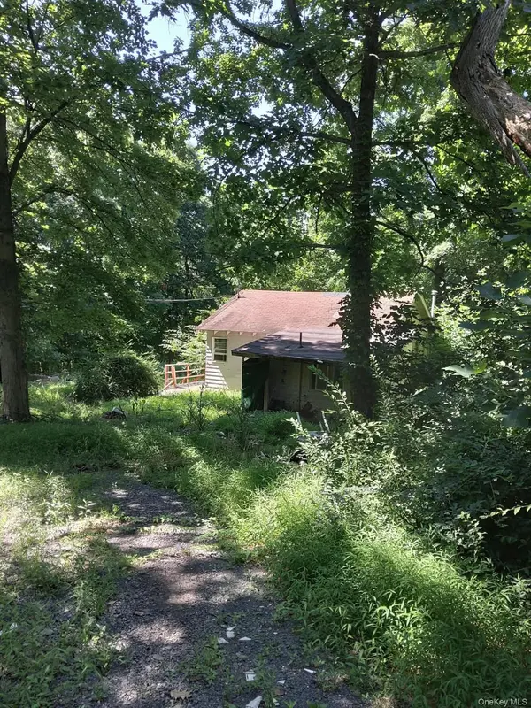 90 Arcadian TRL, Blooming Grove, NY 10950