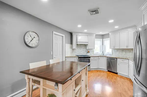 2 Gould DR, Lake Grove, NY 11755