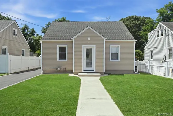 26 Parkside RD, West Hempstead, NY 11552