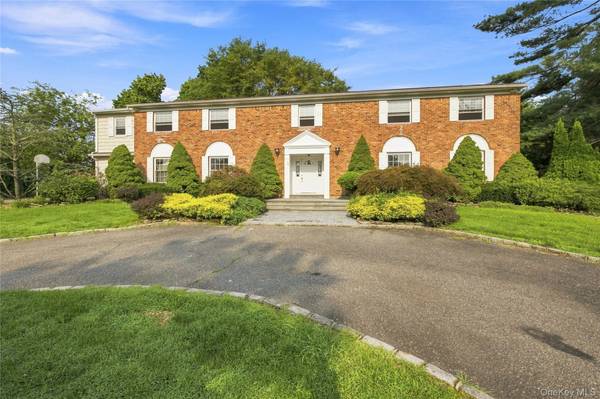 34 Lisa CT, Syosset, NY 11791