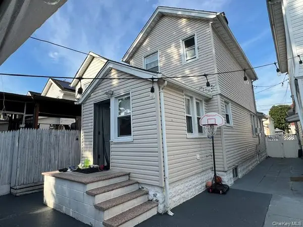 11522 124th ST, South Ozone Park, NY 11420