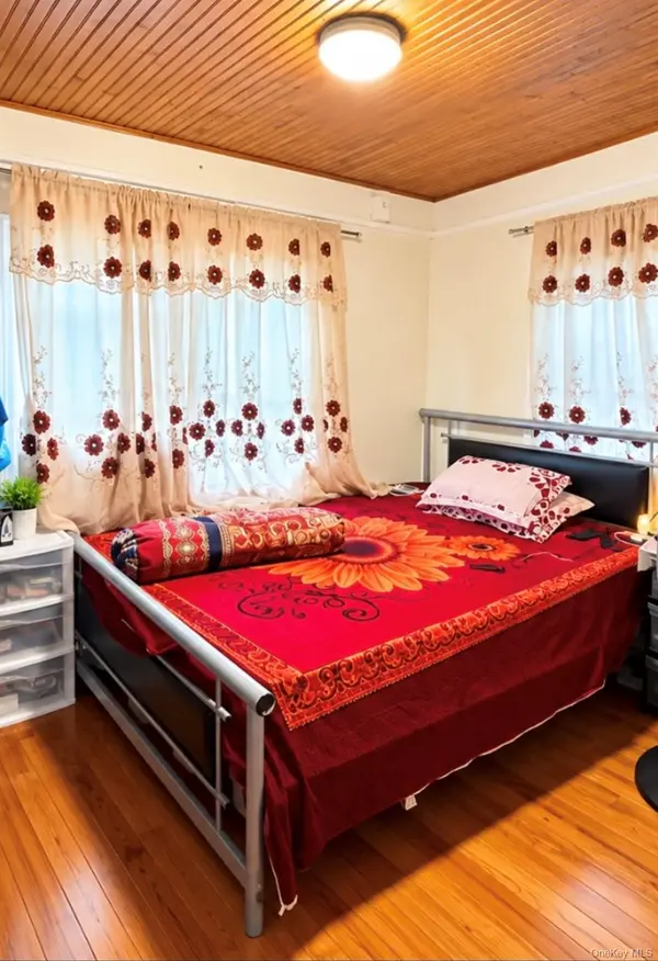 188-42 Woodhull AVE, Hollis, NY 11423