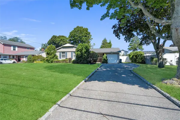 120 Budenos DR, Sayville, NY 11782