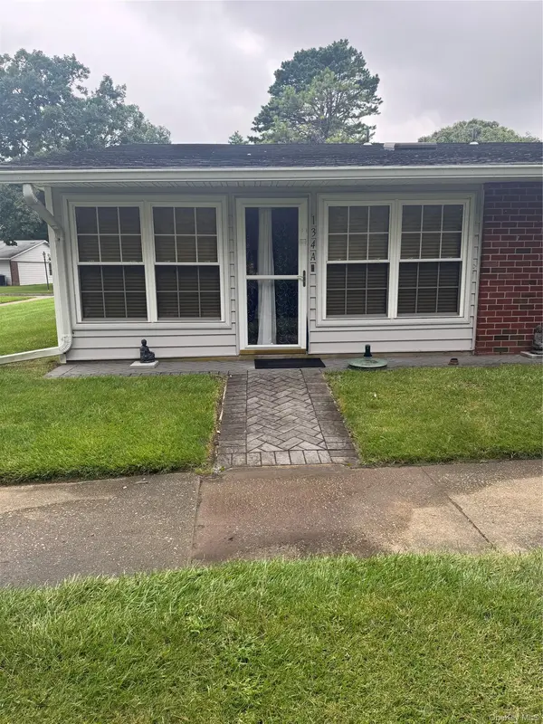 134 Eastbourne CT #A, Ridge, NY 11961
