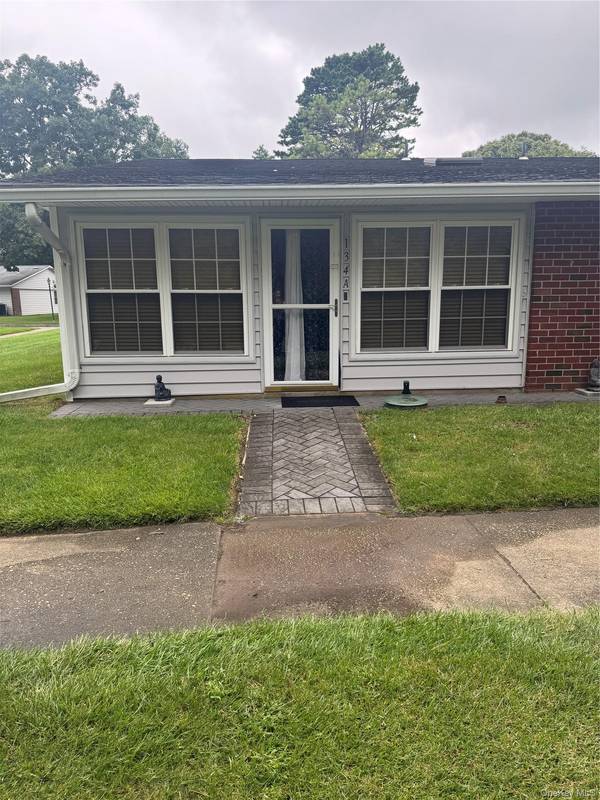 134 Eastbourne CT #A, Ridge, NY 11961