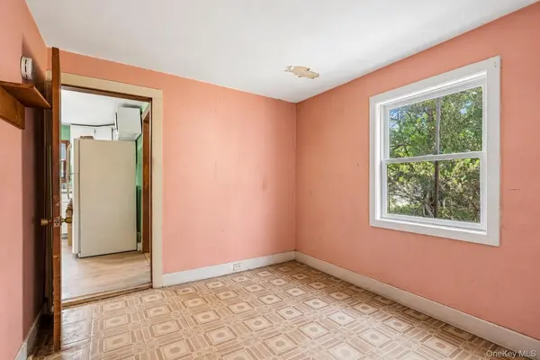 35 Spinner LN, East Hampton, NY 11937