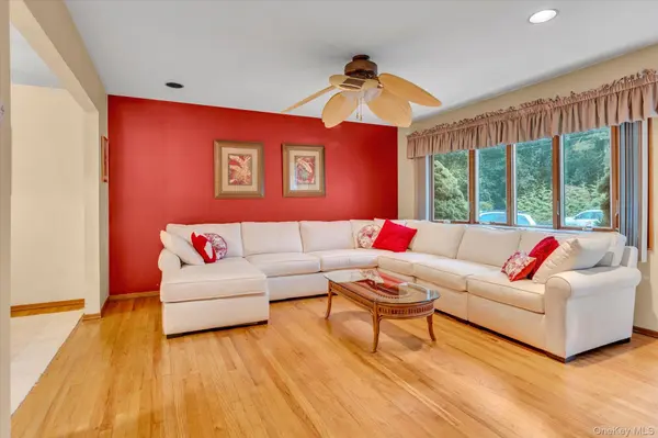 89 E 25th ST, Huntington Station, NY 11746