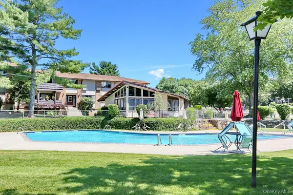 174 Sierra Vista LN, Valley Cottage, NY 10989