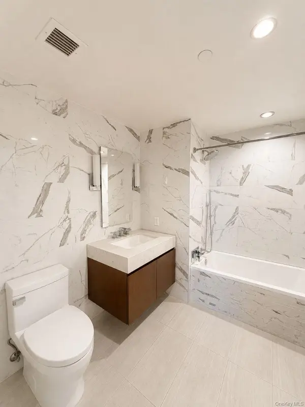 138-35 39th AVE #6H, Flushing, NY 11354