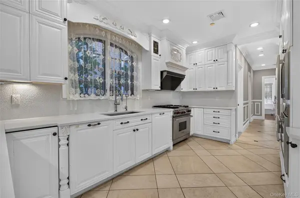 150-50 6th AVE, Whitestone, NY 11357