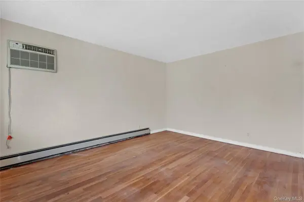 140 Arlington AVE, Valley Stream, NY 11580