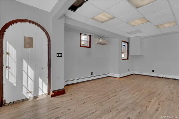 54 Surrey LN, Hempstead, NY 11550
