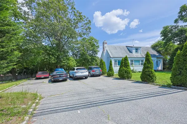 84 Middle Neck RD, Roslyn, NY 11576